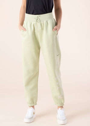 Nike sporta bikses Logotips