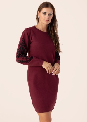 EsQualo trikotāžas kleita