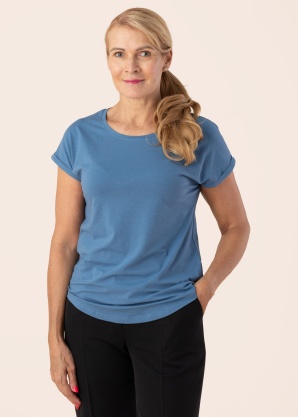 b.young blūze Pamila