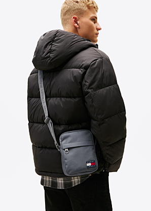 Tommy Jeans plecu soma Ess Daily