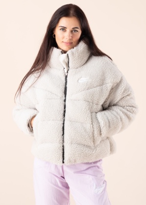 Nike Ziemas virsjaka