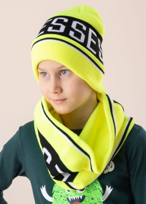 Guess ziemas cepures un šalles komplekts