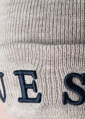 Зимняя шапка Guess