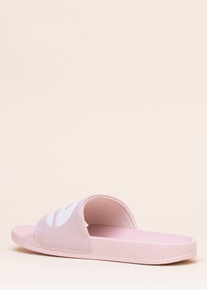 Levi's baseina iešļūcenes June L O