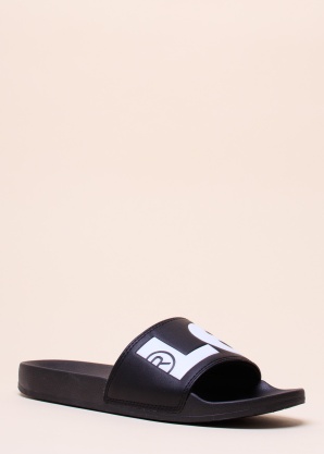 Levi's baseina iešļūcenes June L O