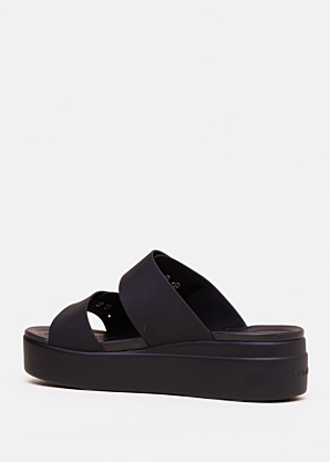 Сандалии Brooklyn Buckle Low Wedge Crocs