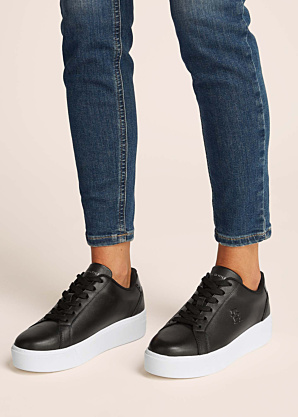 Tommy Hilfiger kedas