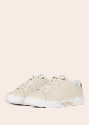 Tommy Hilfiger kedas