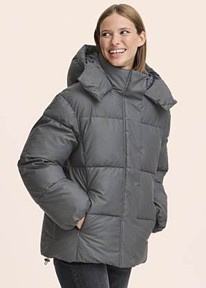 b.young Ziemas virsjaka Azua