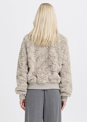 b.young pavasara-rudens jaka Anikea