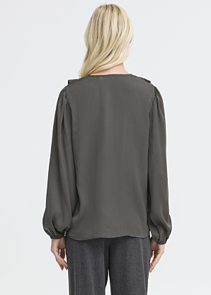 b.young blūze Igomi