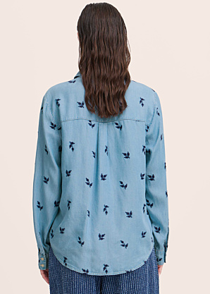 b.young blūze Kosmo