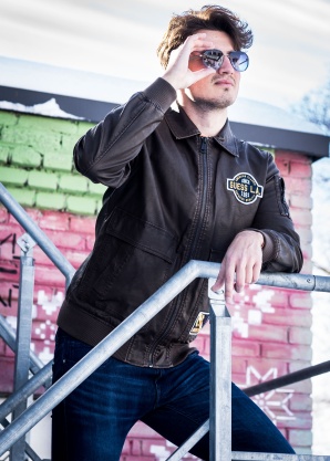 Guess Īsā jaka Aviator