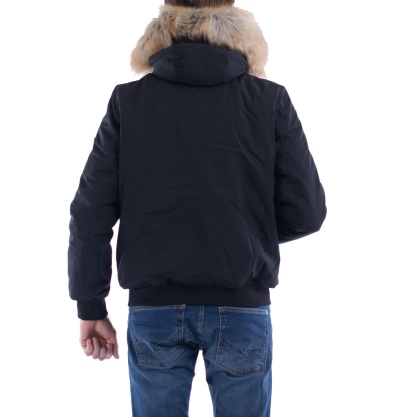 Tommy Hilfiger virsjaka