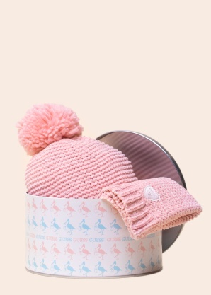 Guess ziemas cepures un šalles komplekts