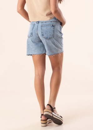 b.young īsbikses  Kisha