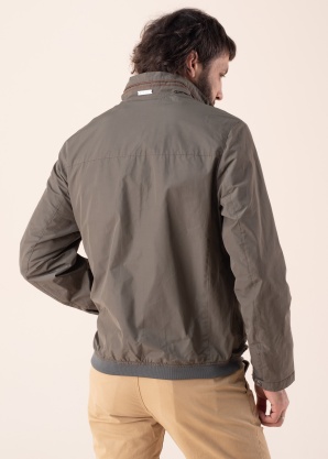 Bugatti pavasara-rudens virsjaka